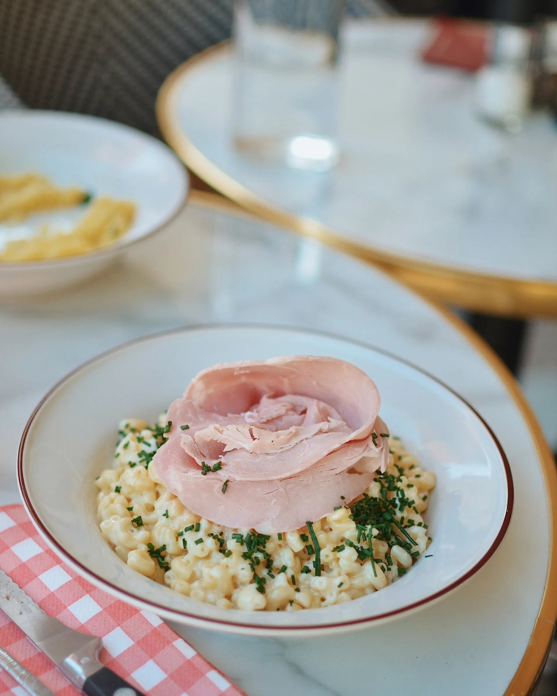 Coquillettes au jambon et herbes fraîches, restaurant à Nîmes